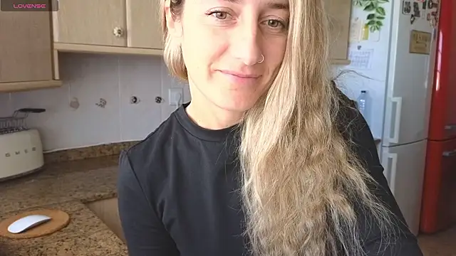 Snapshot of Lunamix chatting on 02-14-26, 01:00 Lunamix online show from 02-14-26, 01:00