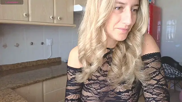 Snapshot of Lunamix chatting on 02-22-26, 12:40 Lunamix online show from 02-22-26, 12:40