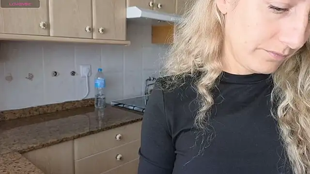 Snapshot of Lunamix chatting on 02-21-26, 12:18 Lunamix online show from 02-21-26, 12:18