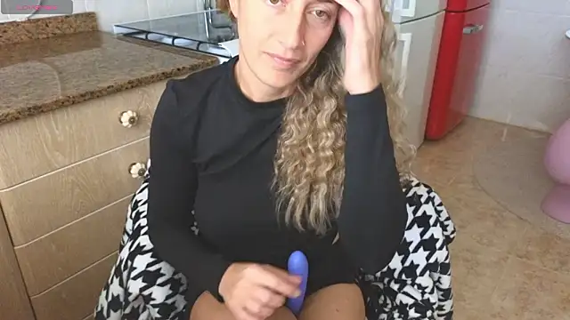 Snapshot of Lunamix chatting on 03-03-26, 12:45 Lunamix online show from 03-03-26, 12:45