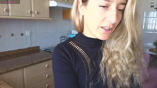 Snapshot of Lunamix chatting on 02-13-26, 11:43 Lunamix online show from 02-13-26, 11:43