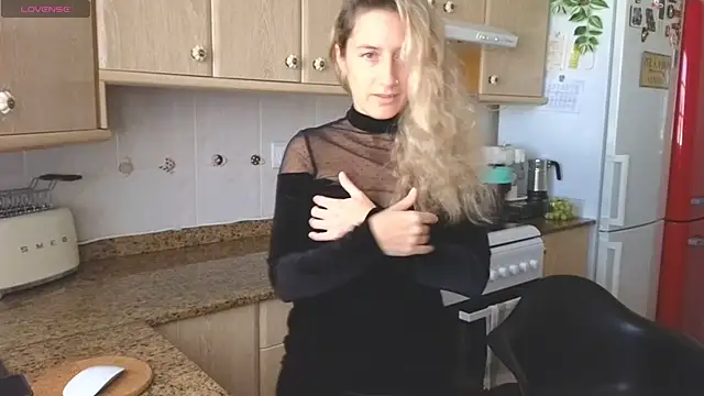 Snapshot of Lunamix chatting on 02-15-26, 12:15 Lunamix online show from 02-15-26, 12:15