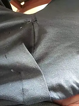 Snapshot of encantajpdo chatting on 10-06-25, 06:30 encantajpdo online show from 10-06-25, 06:30