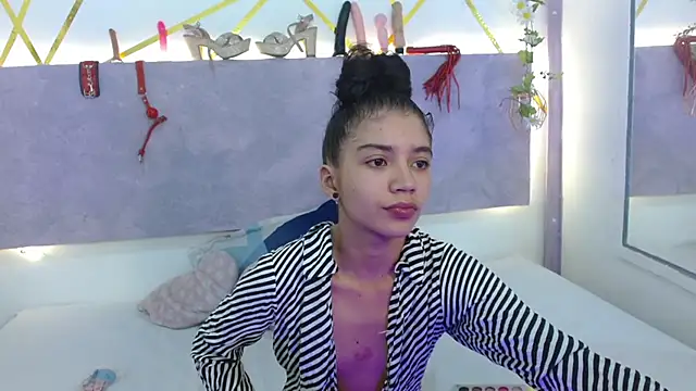 Snapshot of Sweetcristin chatting on 09-29-25, 01:12 Sweetcristin online show from 09-29-25, 01:12