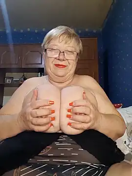 Snapshot of Lena_Gaby chatting on 10-13-25, 04:47 Lena Gaby online show from 10-13-25, 04:47