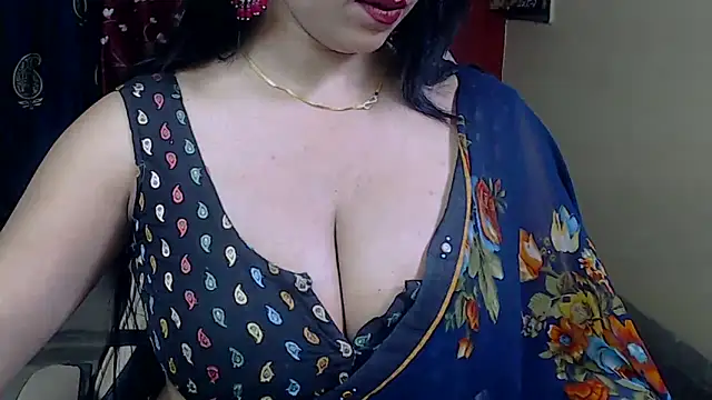 Snapshot of Naiaa-mylove chatting on 03-18-25, 07:01 Naiaa-mylove online show from 03-18-25, 07:01