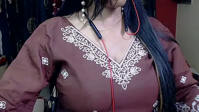 Snapshot of Naiaa-mylove chatting on 09-24-25, 06:42 Naiaa-mylove online show from 09-24-25, 06:42