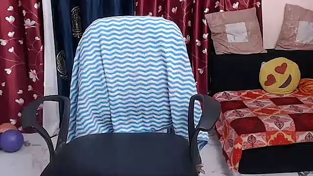 Snapshot of Naiaa-mylove chatting on 06-15-26, 06:57 Naiaa-mylove online show from 06-15-26, 06:57