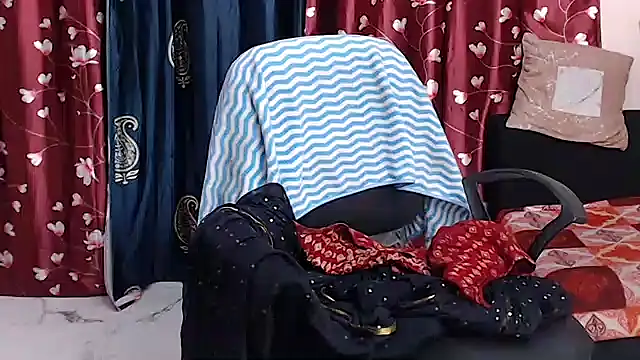 Snapshot of Naiaa-mylove chatting on 07-07-26, 06:38 Naiaa-mylove online show from 07-07-26, 06:38