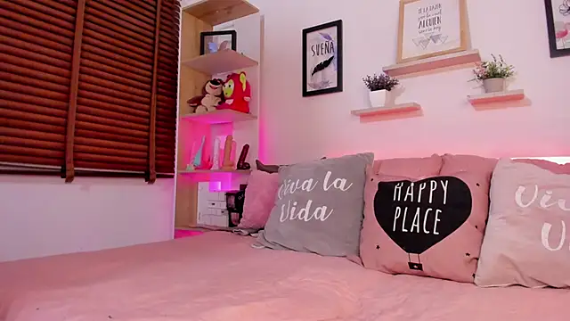Nata Villalobos online show from 05-06-26, 02:15