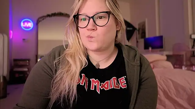 PiggyRose online show from 03-21-26, 01:40