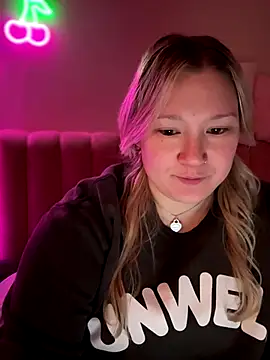 PiggyRose online show from 12-14-25, 03:46