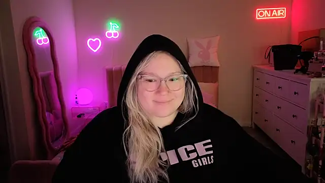 PiggyRose online show from 12-21-25, 01:30