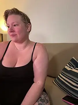 Snapshot of PiggyRose chatting on 05-15-26, 11:03 PiggyRose online show from 05-15-26, 11:03