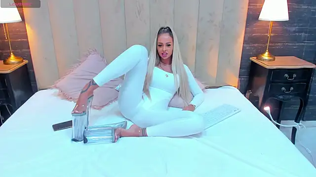 Snapshot of MelanieLexxx chatting on 12-19-24, 06:45 MelanieLexxx online show from 12-19-24, 06:45