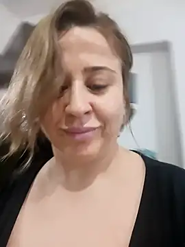 Snapshot of matbazell chatting on 10-22-25, 11:03 matbazell online show from 10-22-25, 11:03