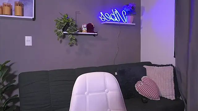 HannahEvanss online show from 12-15-25, 06:36