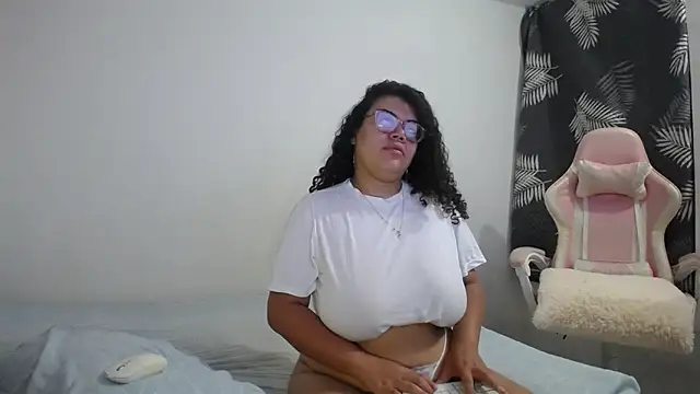 Snapshot of mabigomez00 chatting on 10-16-25, 09:28 mabigomez00 online show from 10-16-25, 09:28