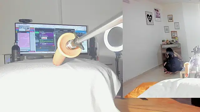 sofi velez online show from 11-14-25, 06:33