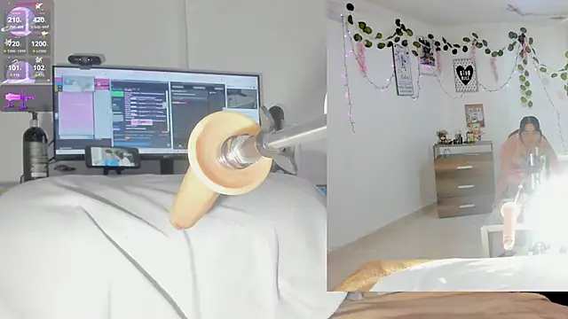 sofi velez online show from 11-22-25, 05:23