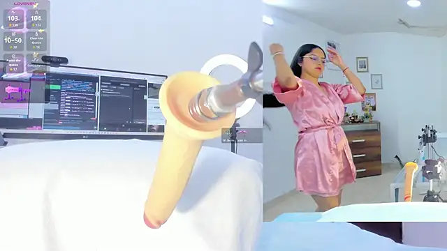 sofi velez online show from 10-08-25, 05:13