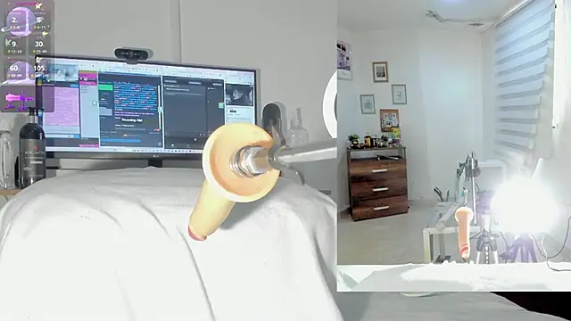 sofi velez online show from 11-08-25, 05:05