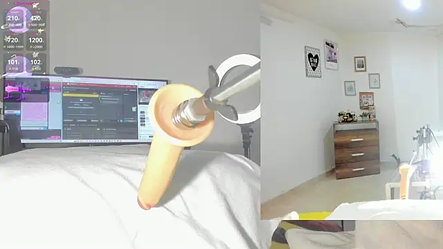 sofi velez online show from 10-17-25, 05:26