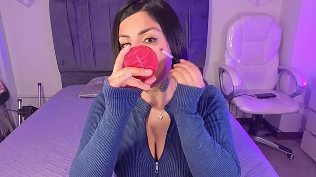 Catalinaa martinez online show from 11-28-25, 03:17