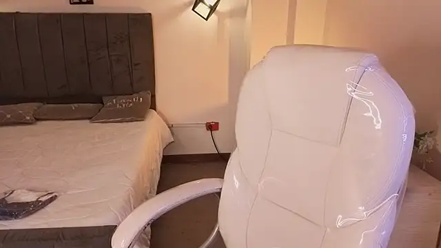 Catalinaa martinez online show from 11-16-25, 03:22