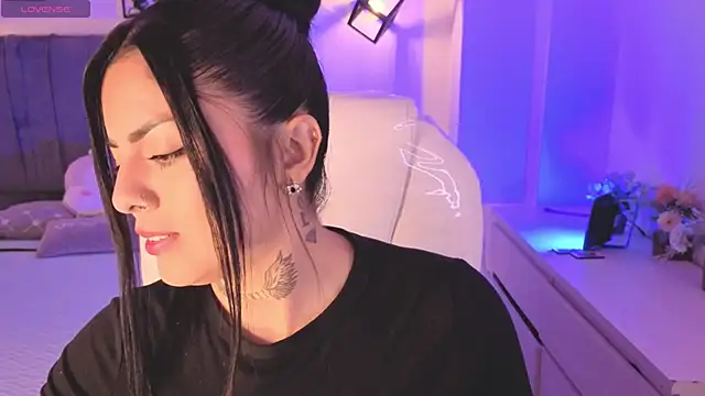 Catalinaa martinez online show from 10-26-25, 12:33