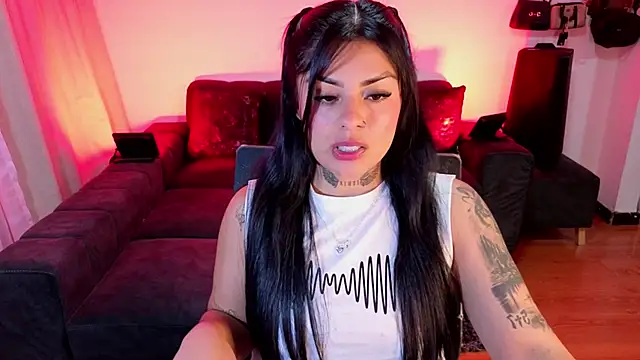 Catalinaa martinez online show from 12-18-25, 09:40