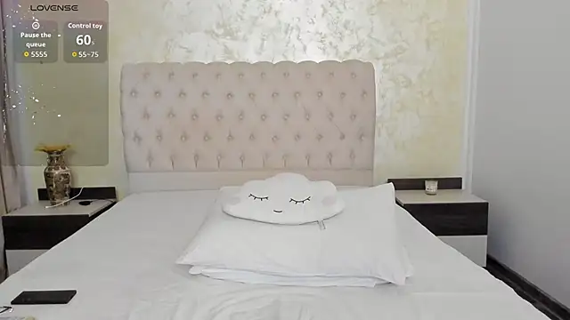 BiancaCruzzz online show from 11-30-25, 08:20