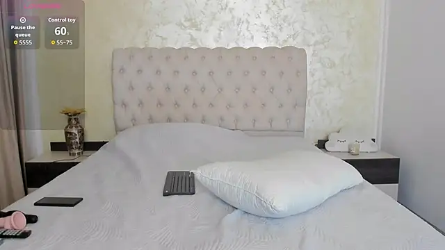 BiancaCruzzz online show from 10-28-25, 06:51