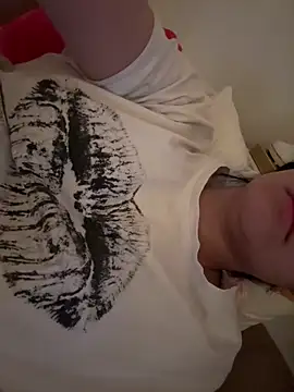 Prettylilgirll online show from 04-15-26, 01:37