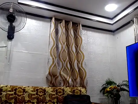 Snapshot of alondra_marie23 chatting on 09-22-25, 10:21 alondra marie23 online show from 09-22-25, 10:21