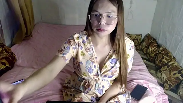 Snapshot of alondra_marie23 chatting on 11-27-25, 10:48 alondra marie23 online show from 11-27-25, 10:48