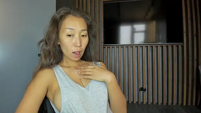 Kimmy sunn online show from 10-22-25, 01:10