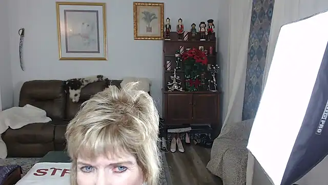 SindeeDix online show from 11-29-25, 03:12