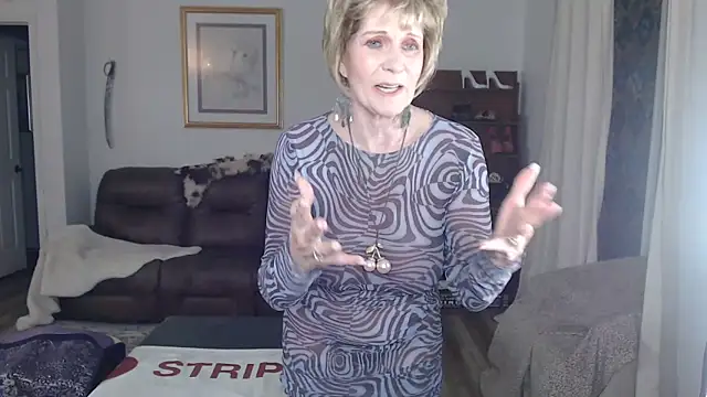 SindeeDix online show from 11-15-25, 01:15