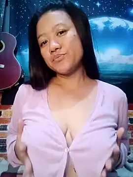 Snapshot of Urchanel chatting on 02-23-25, 10:31 Urchanel online show from 02-23-25, 10:31