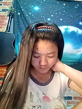 Snapshot of Urchanel chatting on 03-19-25, 11:36 Urchanel online show from 03-19-25, 11:36
