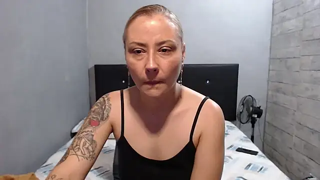 cataanderson  online show from 06-10-26, 07:37