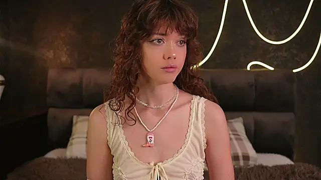 Snapshot of LinoAdaro chatting on 10-18-25, 04:14 LinoAdaro online show from 10-18-25, 04:14