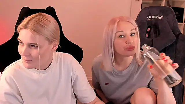 Snapshot of hotblonds chatting on 03-14-25, 04:19 hotblonds online show from 03-14-25, 04:19