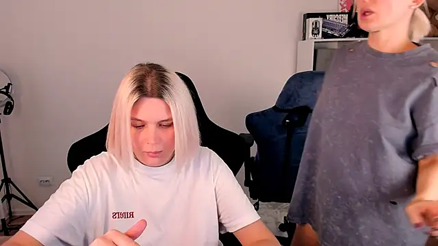 hotblonds online show from 12-21-25, 11:12