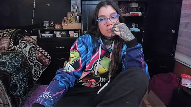 Snapshot of Lilmarieee chatting on 03-14-25, 01:48 Lilmarieee online show from 03-14-25, 01:48