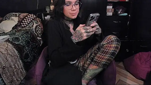 Snapshot of Lilmarieee chatting on 03-15-25, 01:41 Lilmarieee online show from 03-15-25, 01:41