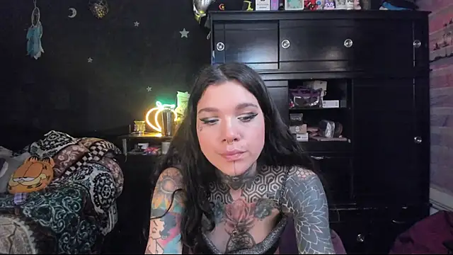 Snapshot of Lilmarieee chatting on 02-06-25, 10:10 Lilmarieee online show from 02-06-25, 10:10