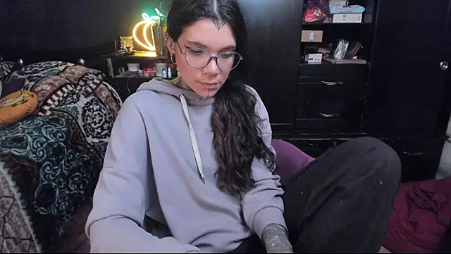 Snapshot of Lilmarieee chatting on 02-15-25, 12:59 Lilmarieee online show from 02-15-25, 12:59