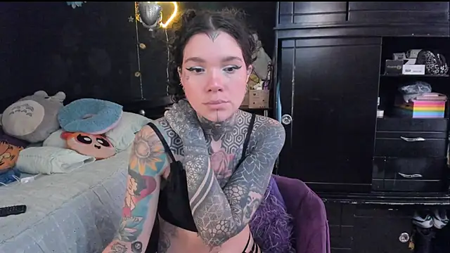 Snapshot of Lilmarieee chatting on 09-19-25, 04:11 Lilmarieee online show from 09-19-25, 04:11